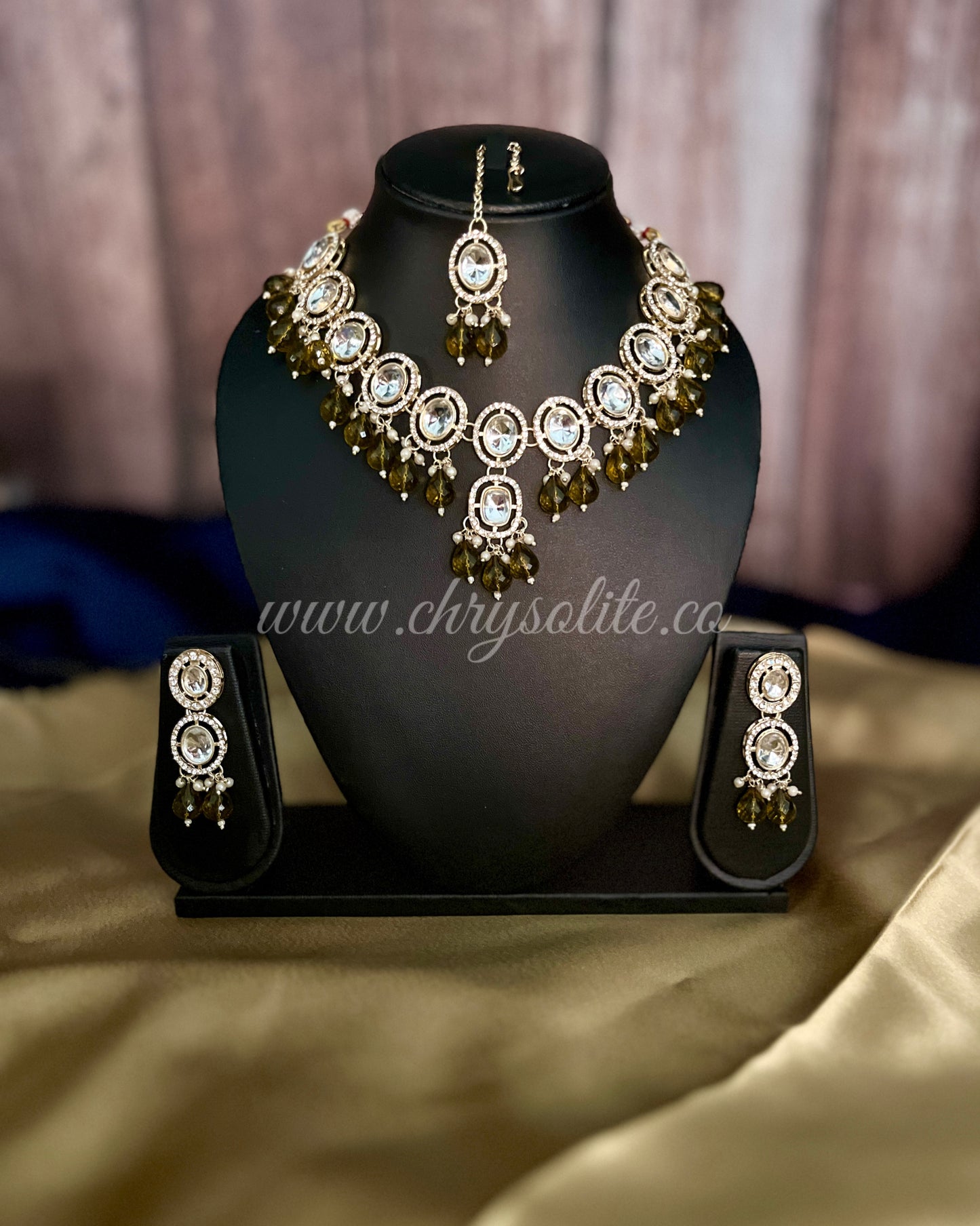 Kritika Kundan with Emerald Choker with Earrings and Mangtika