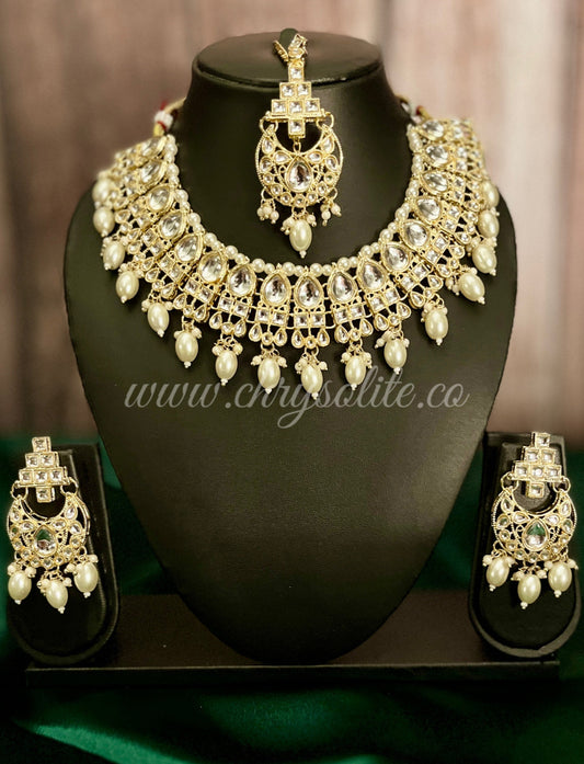 Mrigsheera Kundan Choker with Earrings and Mangtika