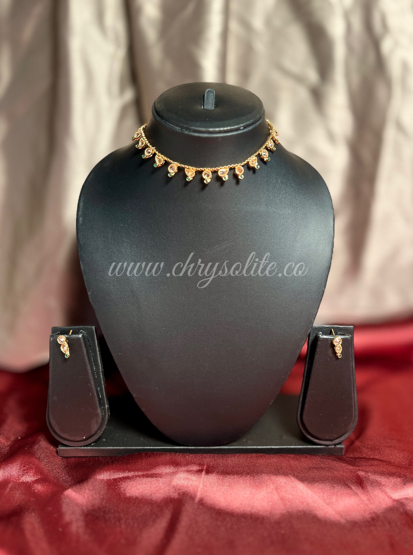 Marathi Nazuk Choker with Green Stones and Earrings
