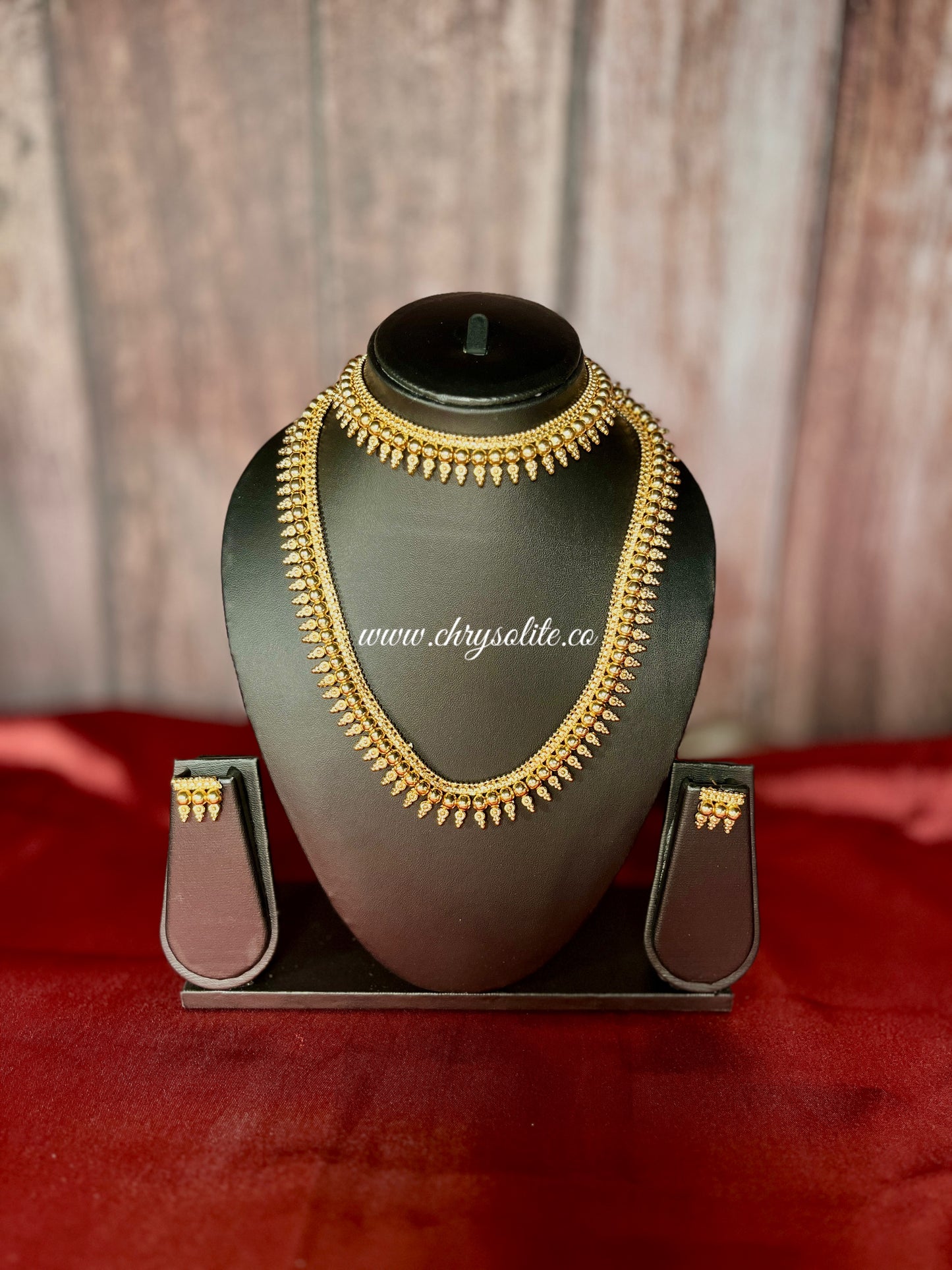 Marathi Saaz Gold Choker, Necklace and Stud Earrings